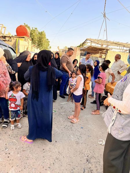 قامت منظمة السلام والصداقة الدولية بتوزيع اضحية العيد المبارك على 60 عائلة في جانب الكرخ الى العوائل المتعففة وذات الدخل المحدود